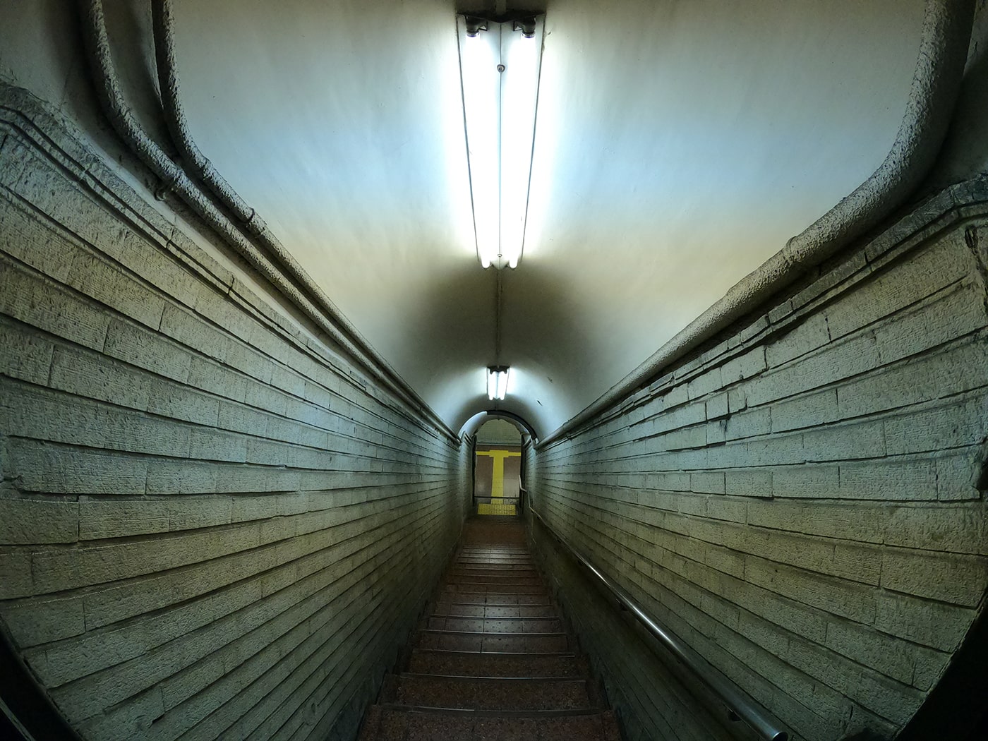 ガリバートンネルの階段