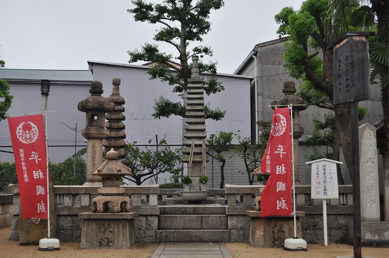 平清盛の供養塔である十三重石塔は兵庫県の文化財だよ。