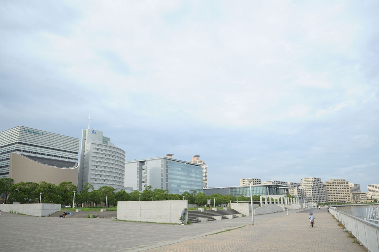 サン・シスターのある兵庫県立美術館はHAT神戸にあります。