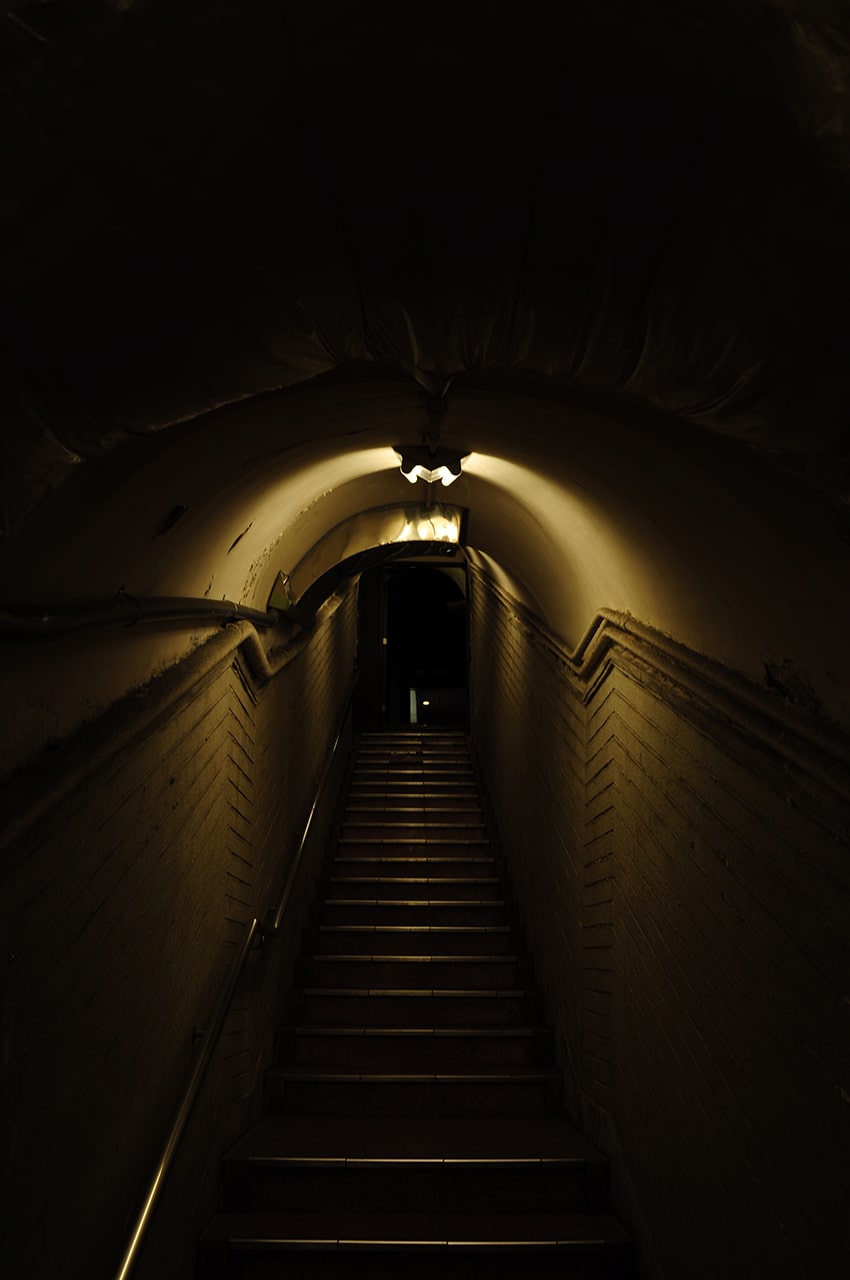 夜のガリバートンネルの通路