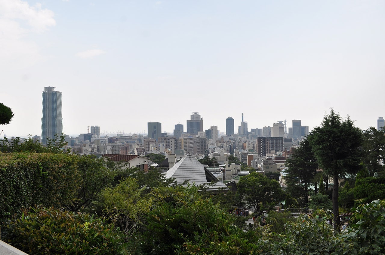 頑張って階段を上ると神戸の街並みを一望できる最高のビュースポットになっています。