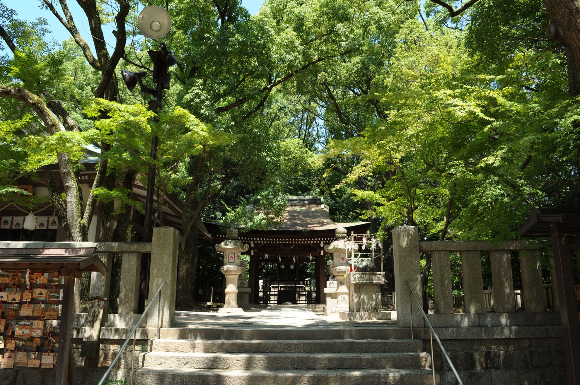 本殿の北東側には菊水天満神社があります。